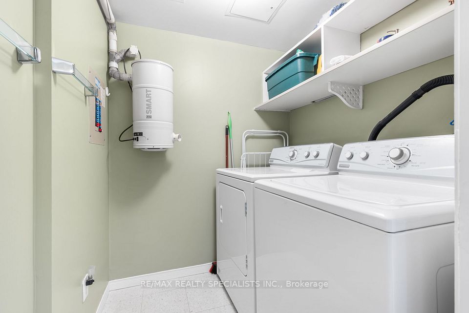 1800 The Collegeway 1211, Mississauga, ON L5L 5S4 25