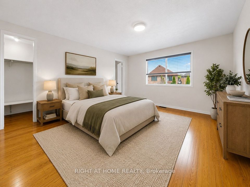 5817 Whitehorn Avenue, Mississauga, ON L5V 2W6 15