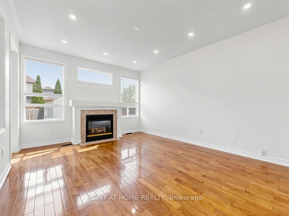 5817 Whitehorn Avenue, Mississauga, ON L5V 2W6 10