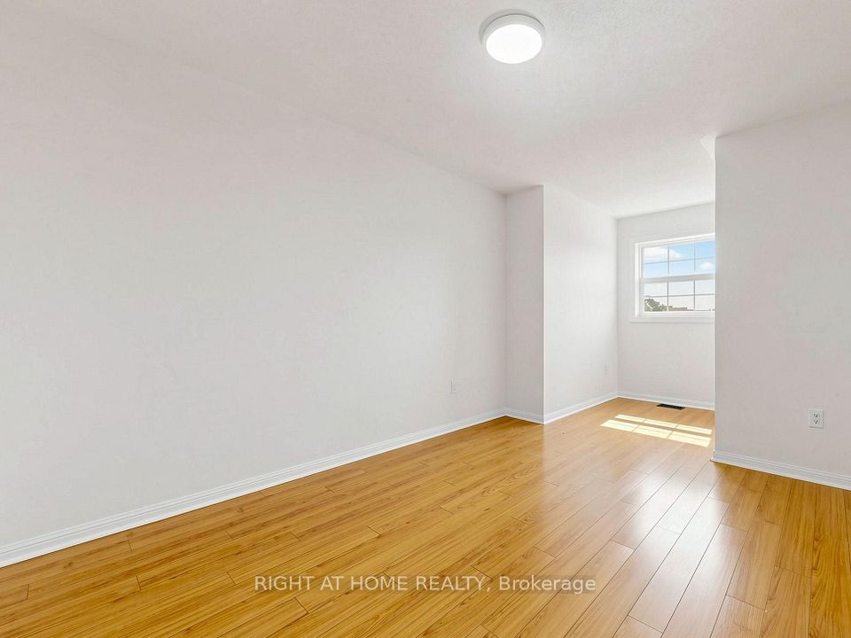 5817 Whitehorn Avenue, Mississauga, ON L5V 2W6 24