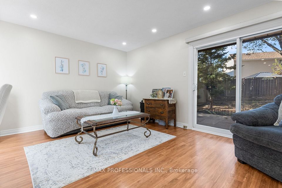 11 Grand Rapids Square, Brampton, ON L6S 2H9 7
