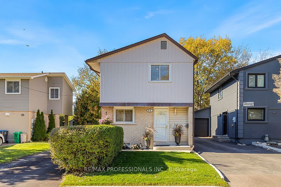 11 Grand Rapids Square, Brampton, ON L6S 2H9 2