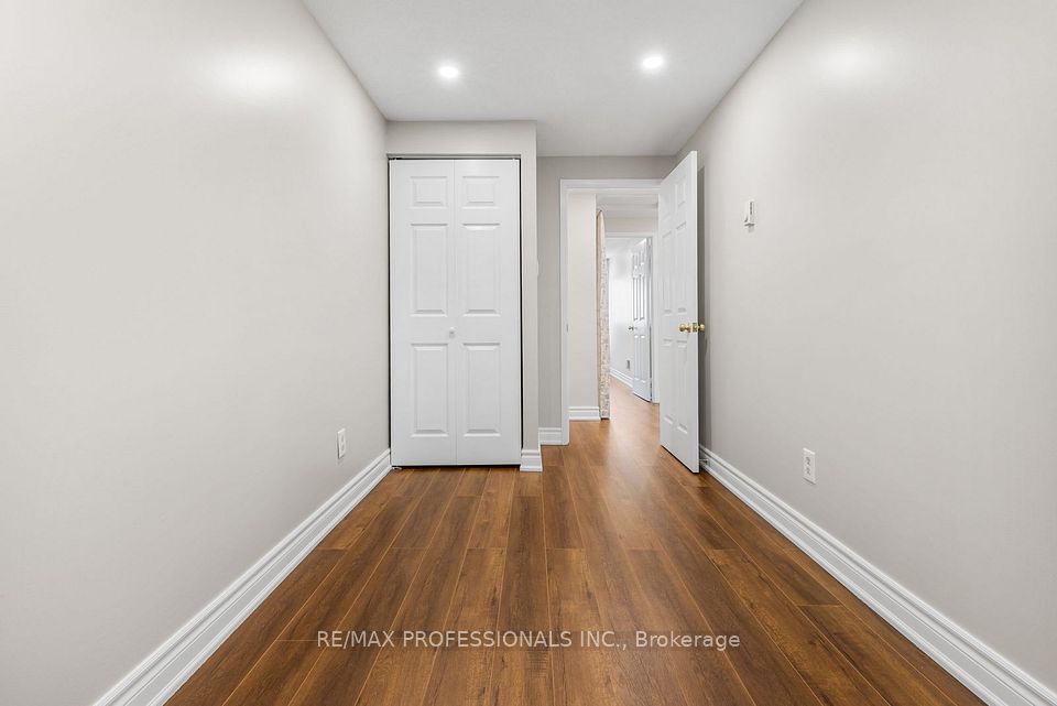 11 Grand Rapids Square, Brampton, ON L6S 2H9 23