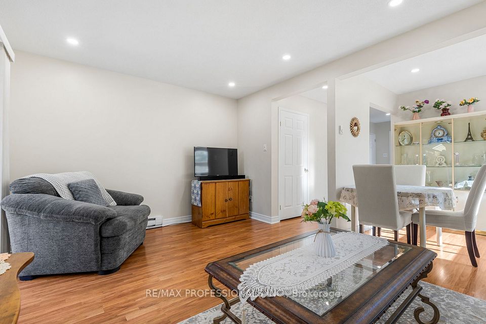 11 Grand Rapids Square, Brampton, ON L6S 2H9 8