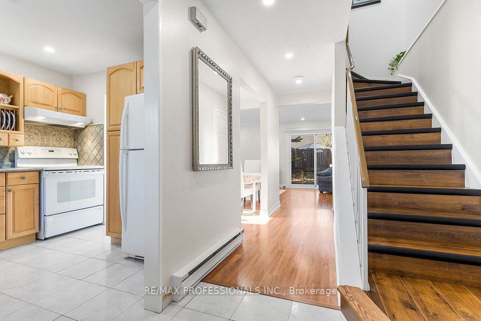 11 Grand Rapids Square, Brampton, ON L6S 2H9 4
