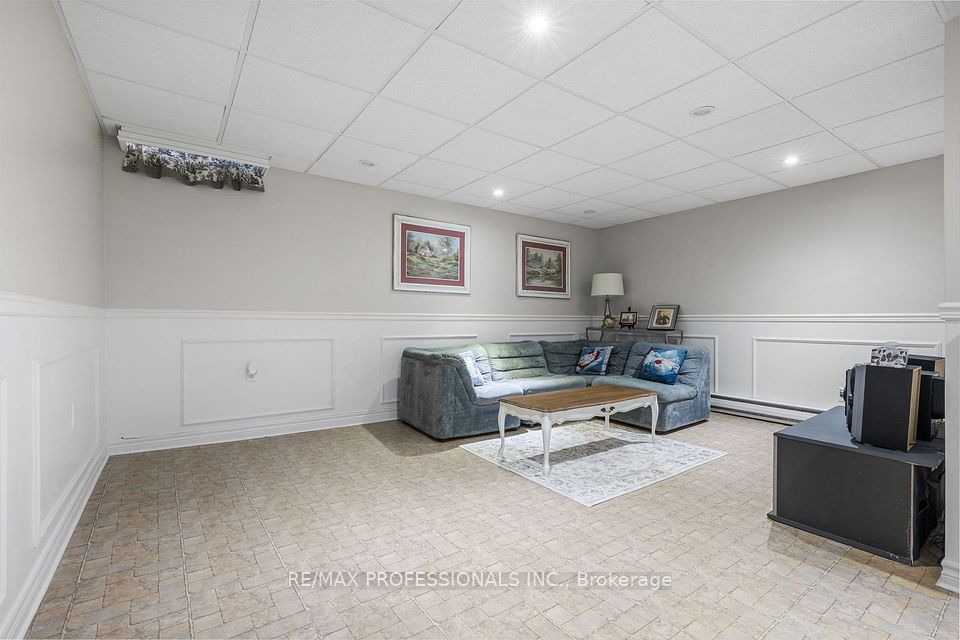 11 Grand Rapids Square, Brampton, ON L6S 2H9 24