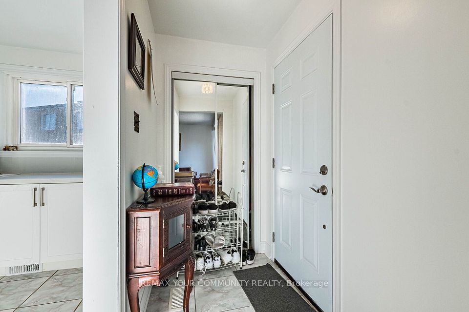 3696 Woodruff Crescent, Mississauga, ON L4T 1T9 5