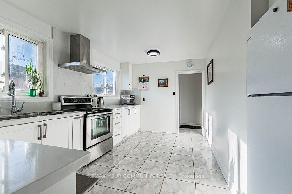 3696 Woodruff Crescent, Mississauga, ON L4T 1T9 16