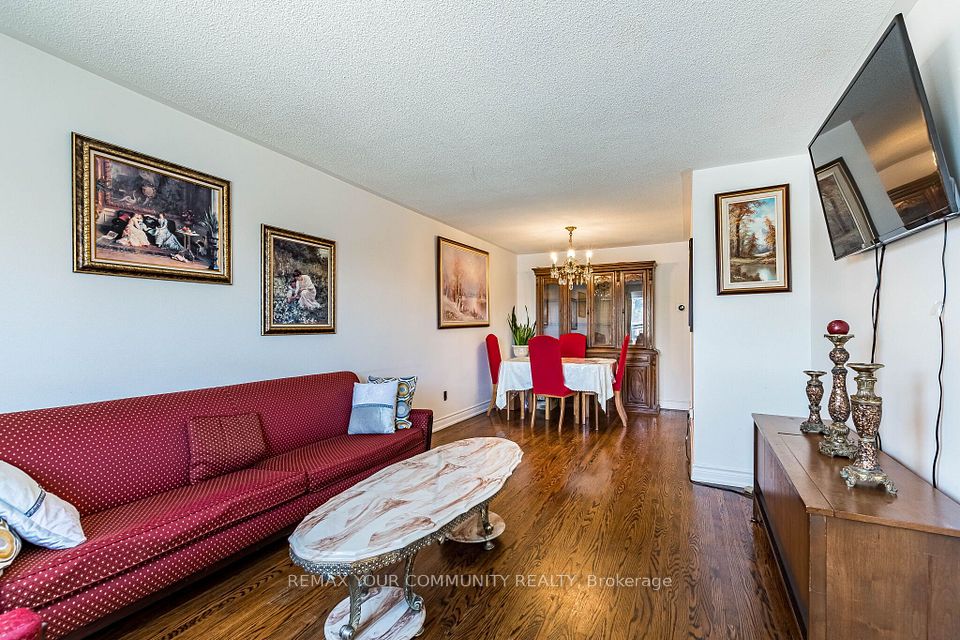 3696 Woodruff Crescent, Mississauga, ON L4T 1T9 7