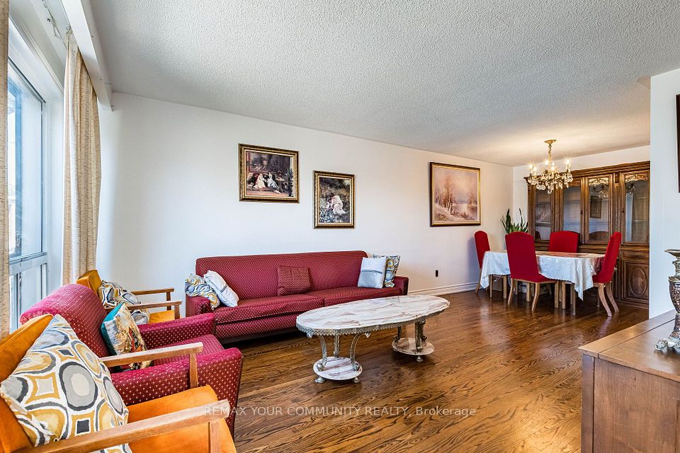 3696 Woodruff Crescent, Mississauga, ON L4T 1T9 6