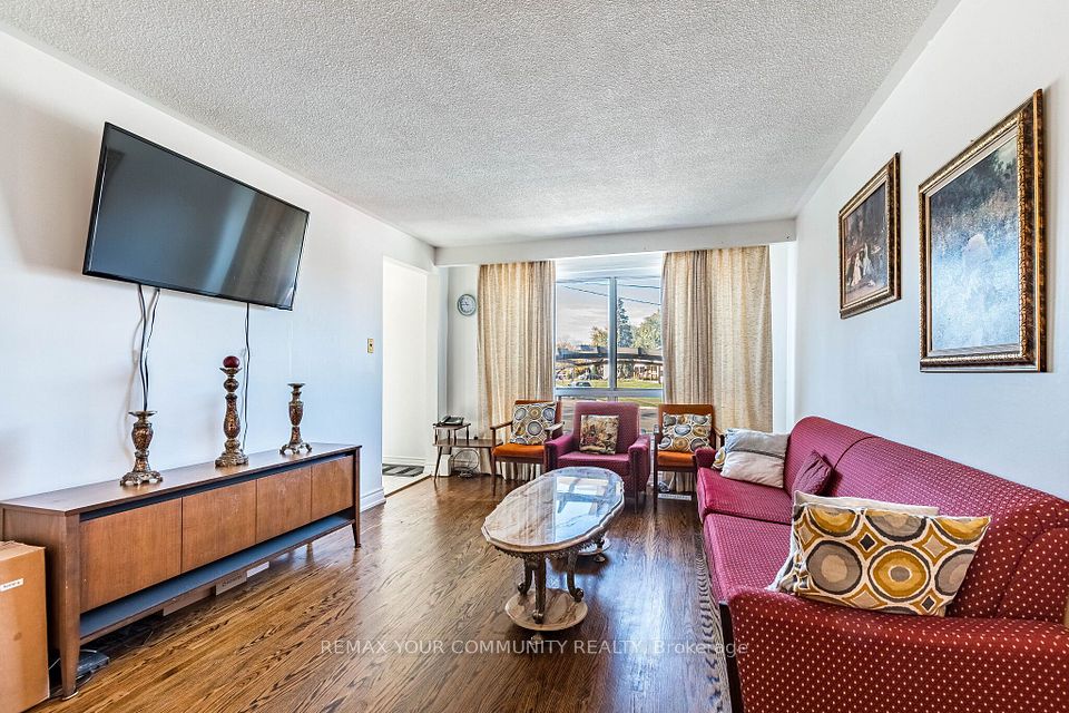 3696 Woodruff Crescent, Mississauga, ON L4T 1T9 12