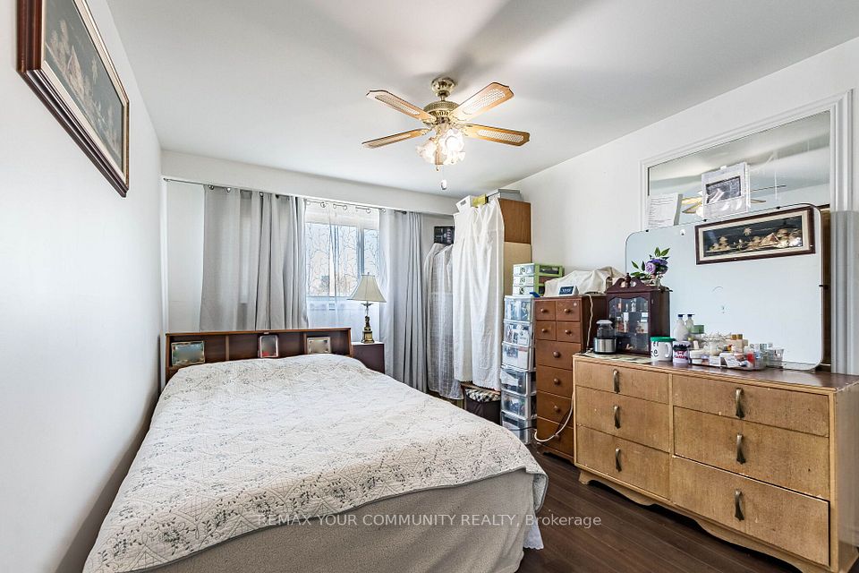 3696 Woodruff Crescent, Mississauga, ON L4T 1T9 22