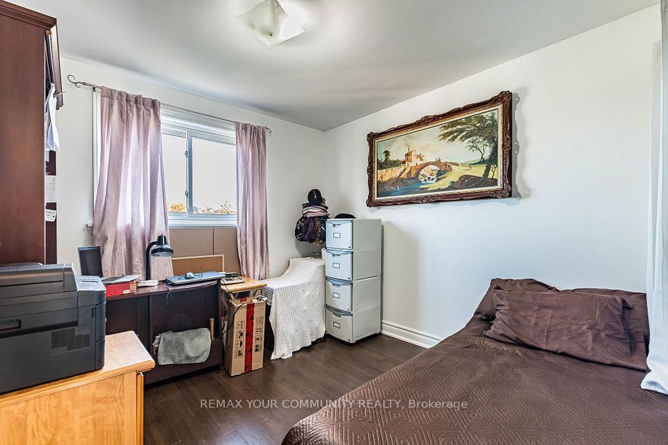 3696 Woodruff Crescent, Mississauga, ON L4T 1T9 18