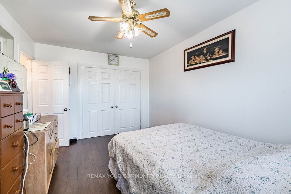 3696 Woodruff Crescent, Mississauga, ON L4T 1T9 23