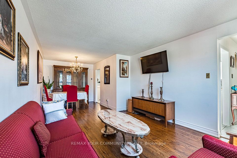 3696 Woodruff Crescent, Mississauga, ON L4T 1T9 8
