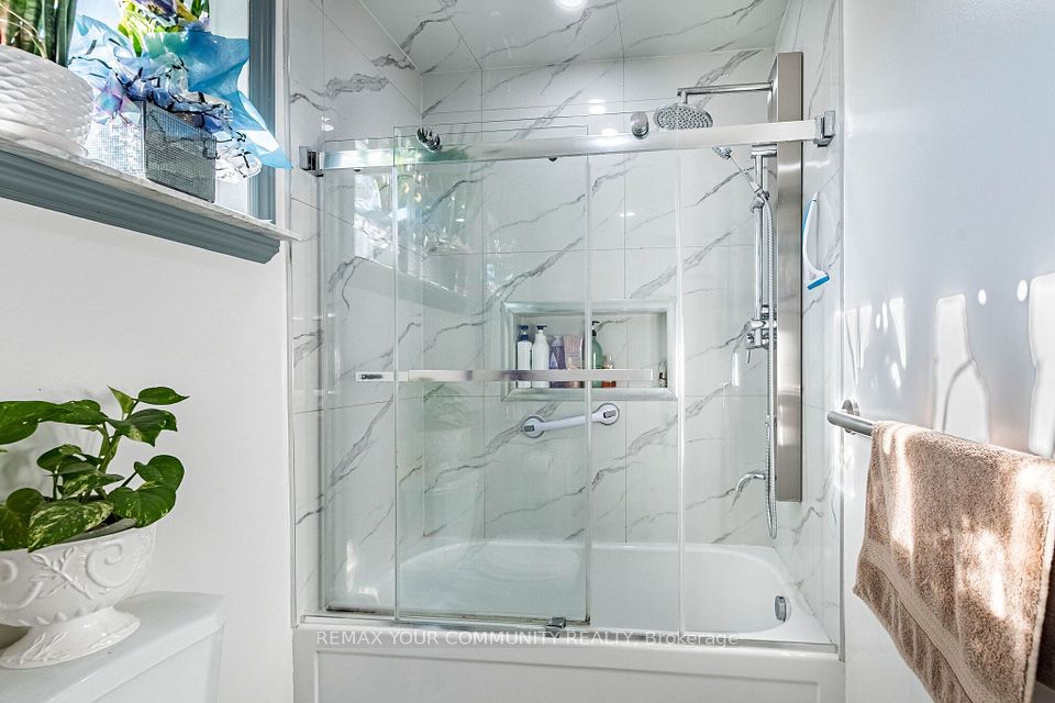 3696 Woodruff Crescent, Mississauga, ON L4T 1T9 25