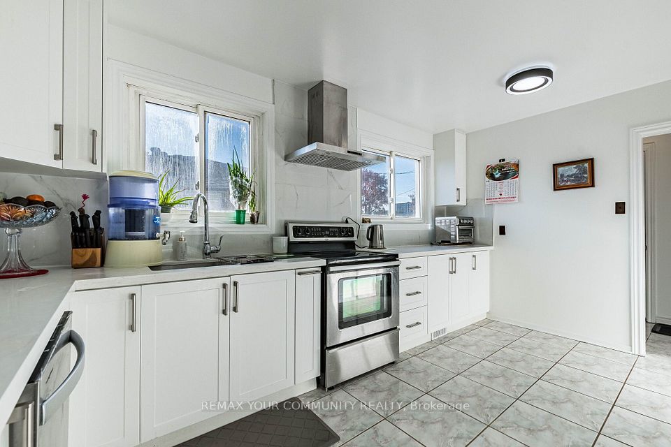 3696 Woodruff Crescent, Mississauga, ON L4T 1T9 17