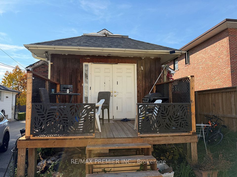 165 Thirtieth Street, Toronto, ON M8W 3C3 3