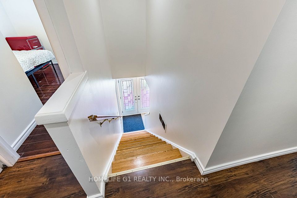 35 Greenbush Court, Brampton, ON L6S 2K2 18