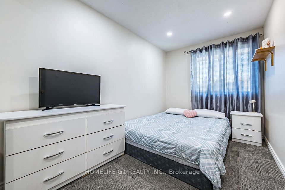35 Greenbush Court, Brampton, ON L6S 2K2 23