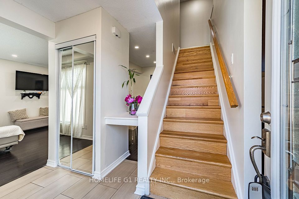 35 Greenbush Court, Brampton, ON L6S 2K2 5