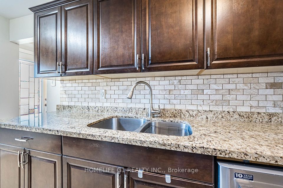 35 Greenbush Court, Brampton, ON L6S 2K2 16