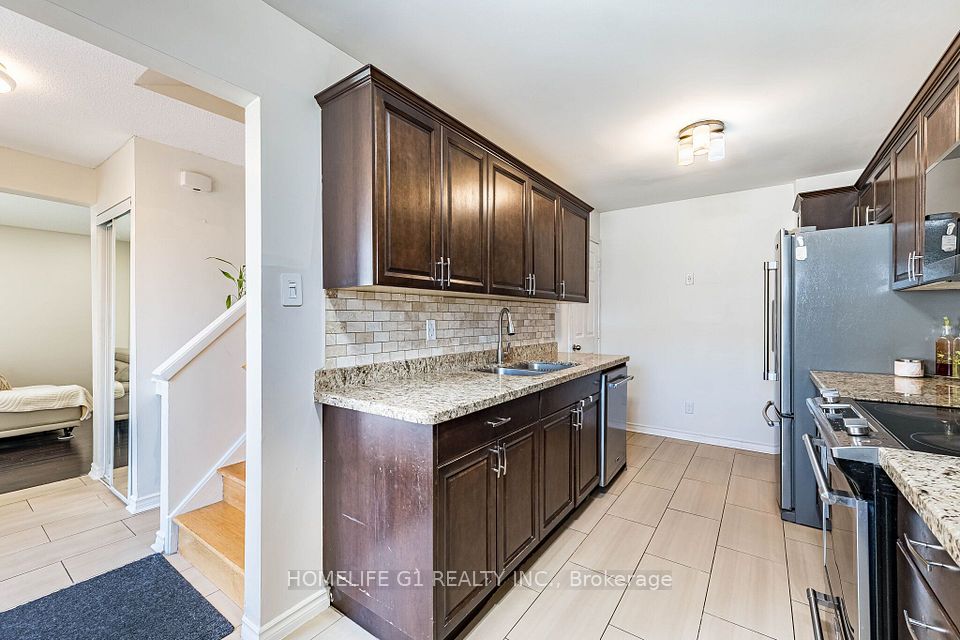 35 Greenbush Court, Brampton, ON L6S 2K2 13