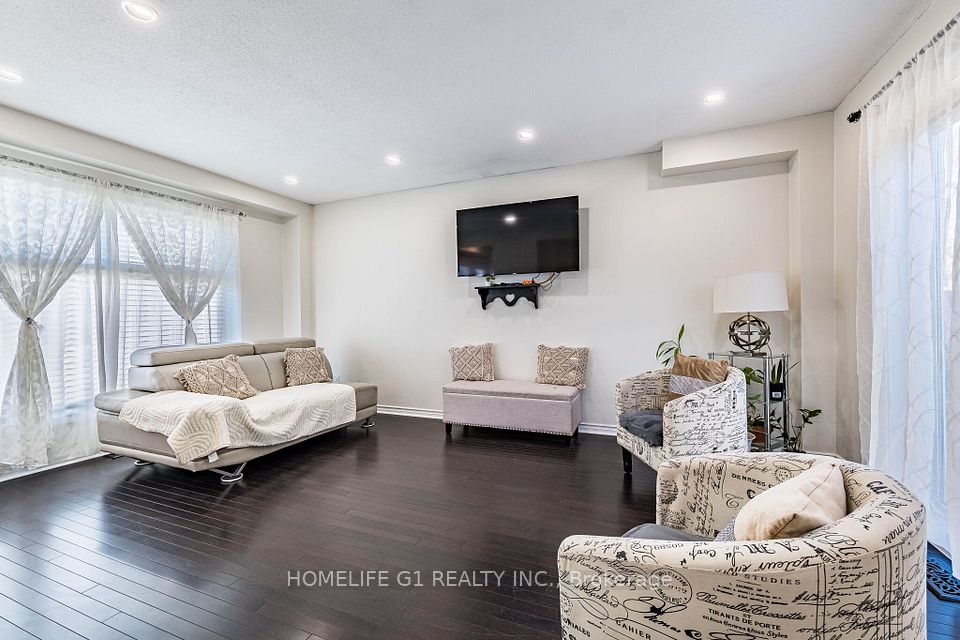 35 Greenbush Court, Brampton, ON L6S 2K2 8