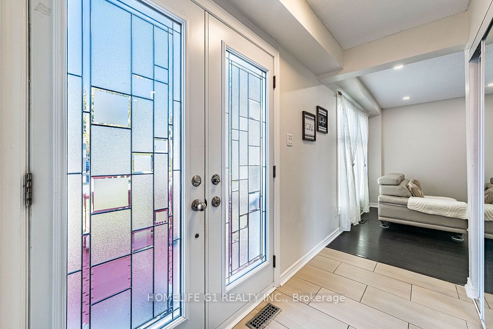 35 Greenbush Court, Brampton, ON L6S 2K2 6