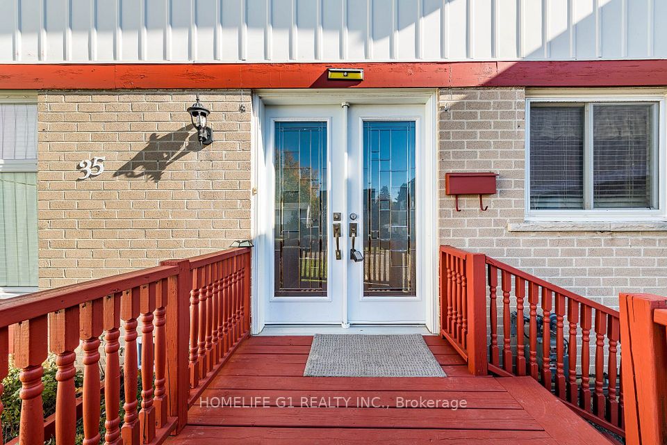 35 Greenbush Court, Brampton, ON L6S 2K2 4