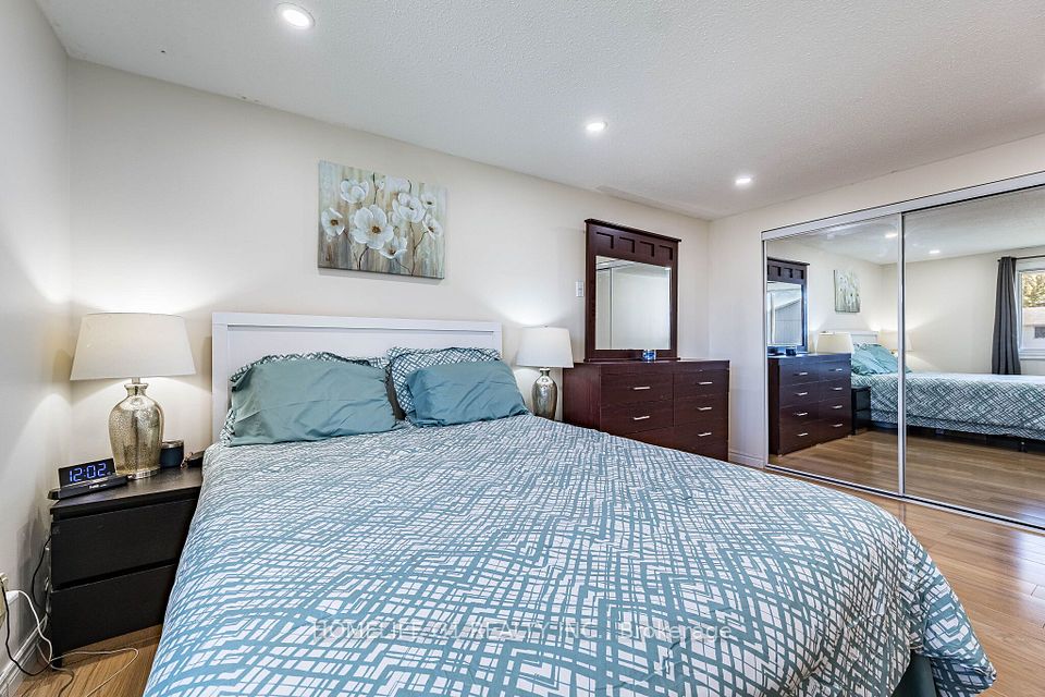 35 Greenbush Court, Brampton, ON L6S 2K2 22