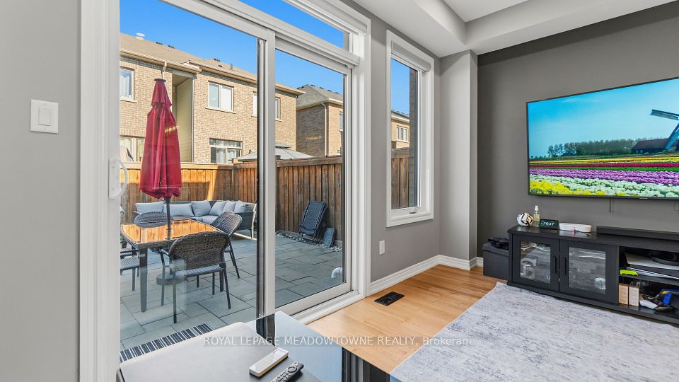 8 Angelfish Road, Brampton, ON L7A 5C5 15