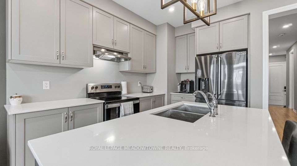 8 Angelfish Road, Brampton, ON L7A 5C5 13