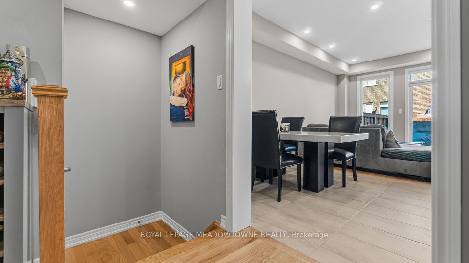 8 Angelfish Road, Brampton, ON L7A 5C5 9