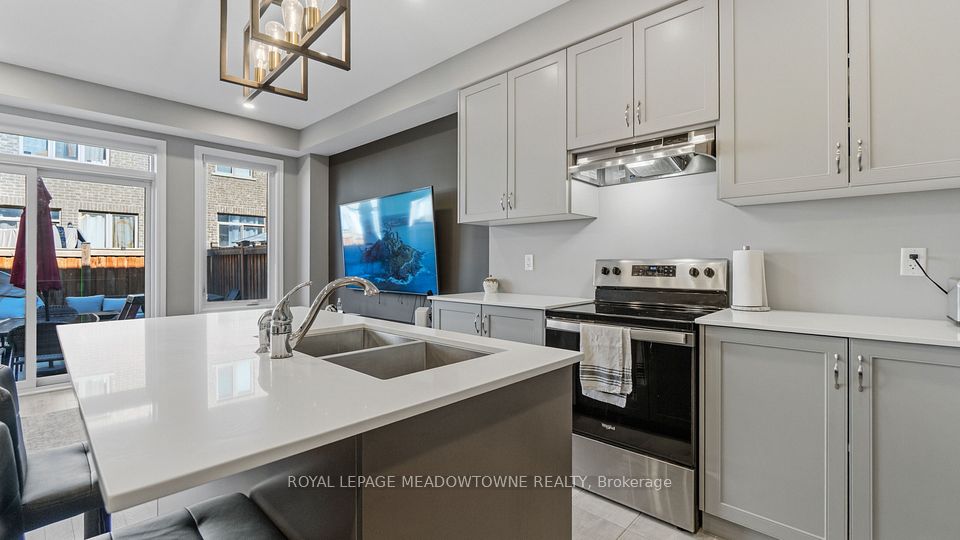 8 Angelfish Road, Brampton, ON L7A 5C5 10