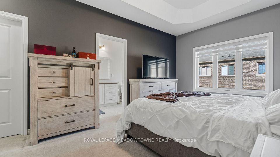 8 Angelfish Road, Brampton, ON L7A 5C5 25