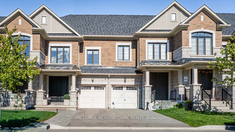 Att/Row/Townhouse at 8 Angelfish Road, Brampton, ON L7A 5C5