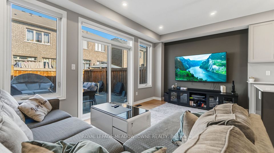 8 Angelfish Road, Brampton, ON L7A 5C5 14