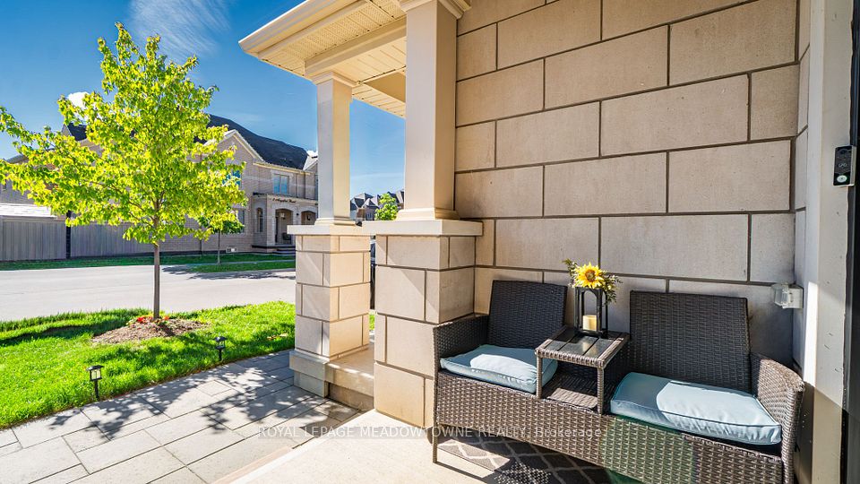 8 Angelfish Road, Brampton, ON L7A 5C5 4