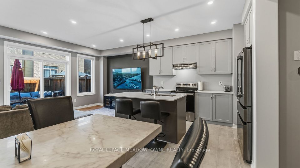 8 Angelfish Road, Brampton, ON L7A 5C5 11