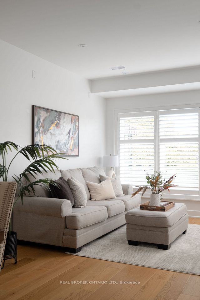 1633 Coram Crescent, Mississauga, ON L4X 1L1 5