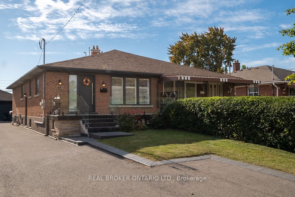 1633 Coram Crescent, Mississauga, ON L4X 1L1 2