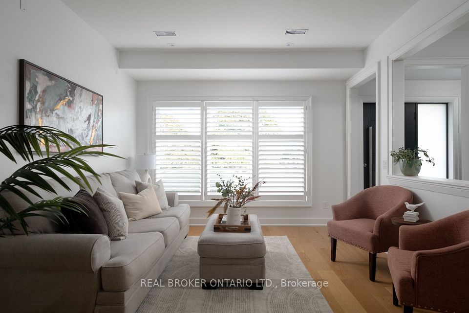 1633 Coram Crescent, Mississauga, ON L4X 1L1 3
