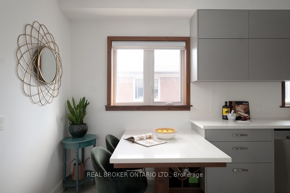 1633 Coram Crescent, Mississauga, ON L4X 1L1 18