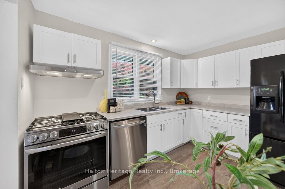 92 Foxbar Road, Burlington, ON L7L 2Z6 17