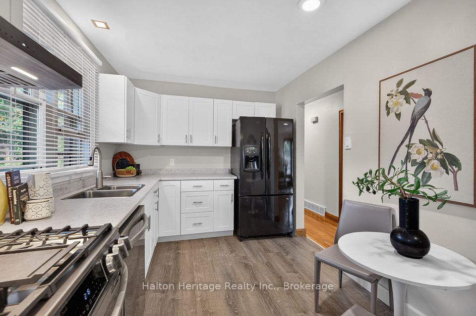 92 Foxbar Road, Burlington, ON L7L 2Z6 16