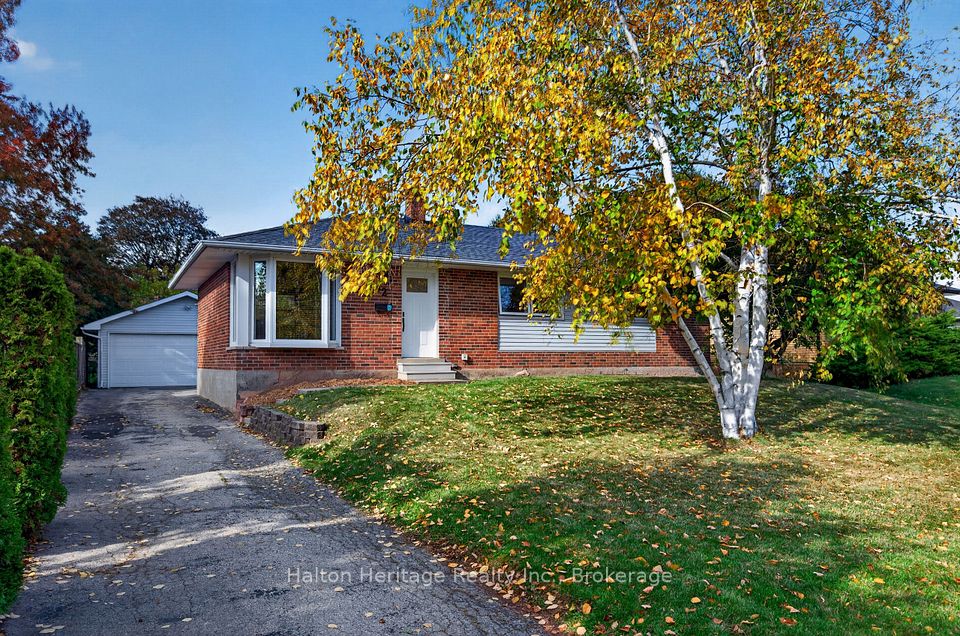 Detached at 92 Foxbar Road, Burlington, ON L7L 2Z6