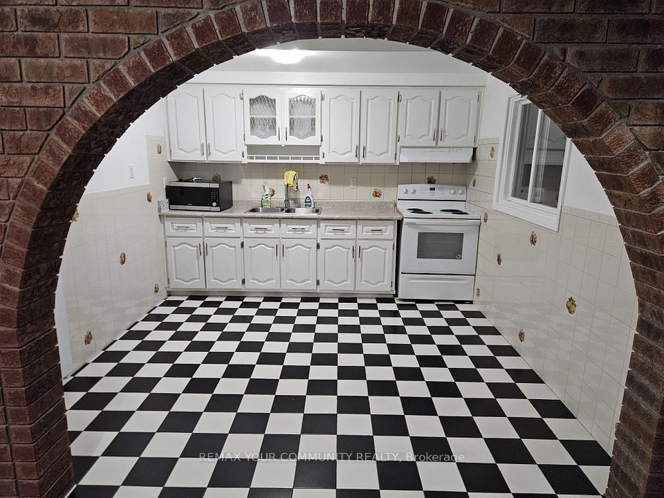 12 Curtis Drive Basement, Brampton, ON L6Y 2J4 2