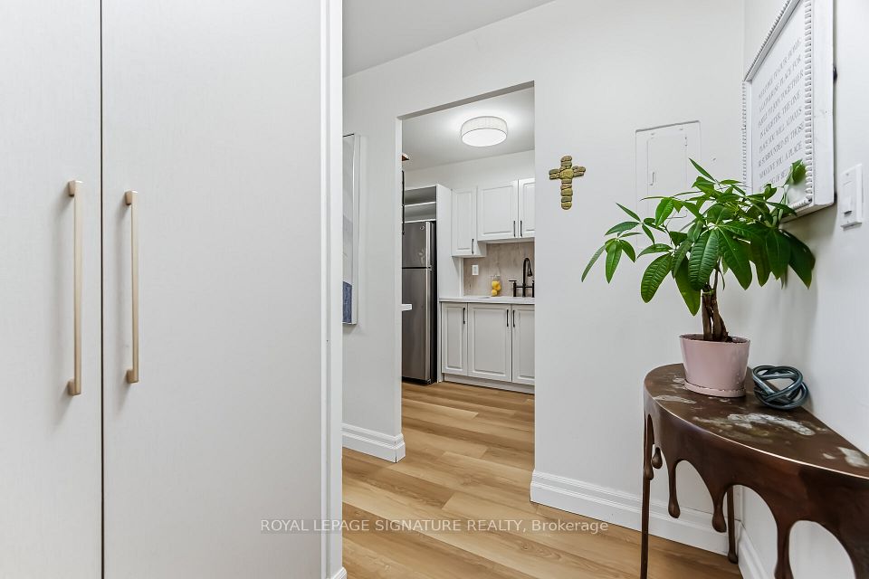 2263 Marine Drive 1203, Oakville, ON L6L 5K1 7