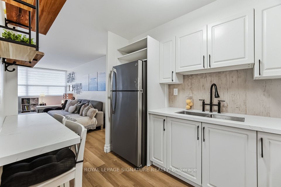 2263 Marine Drive 1203, Oakville, ON L6L 5K1 18